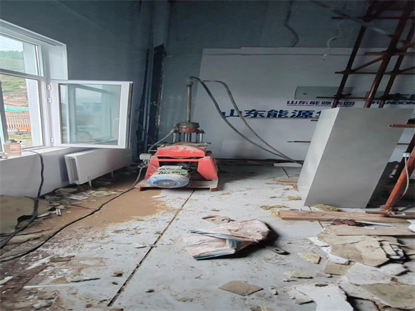 永发镇地基基础下沉墙体裂缝加固注浆顶升施工